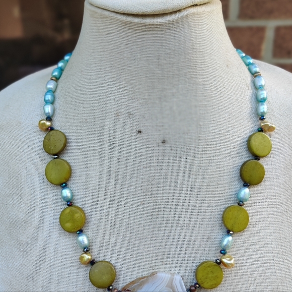Blue freshwater pearl , agate, serpentine and crystal necklace - Picture 12 of 13